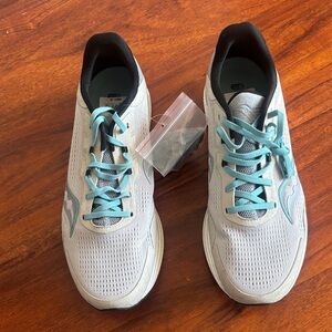 Saucony Women’s Light Gray & Teal Athletic Running Shoes